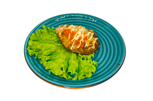 Бифштекс с помидором и сыром